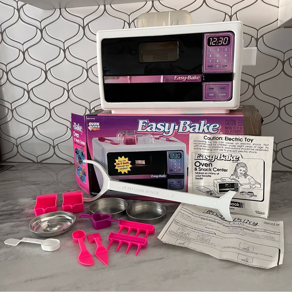 Vintage Kenner Easy Bake Oven Complete with Accessories and Working Light Bulb